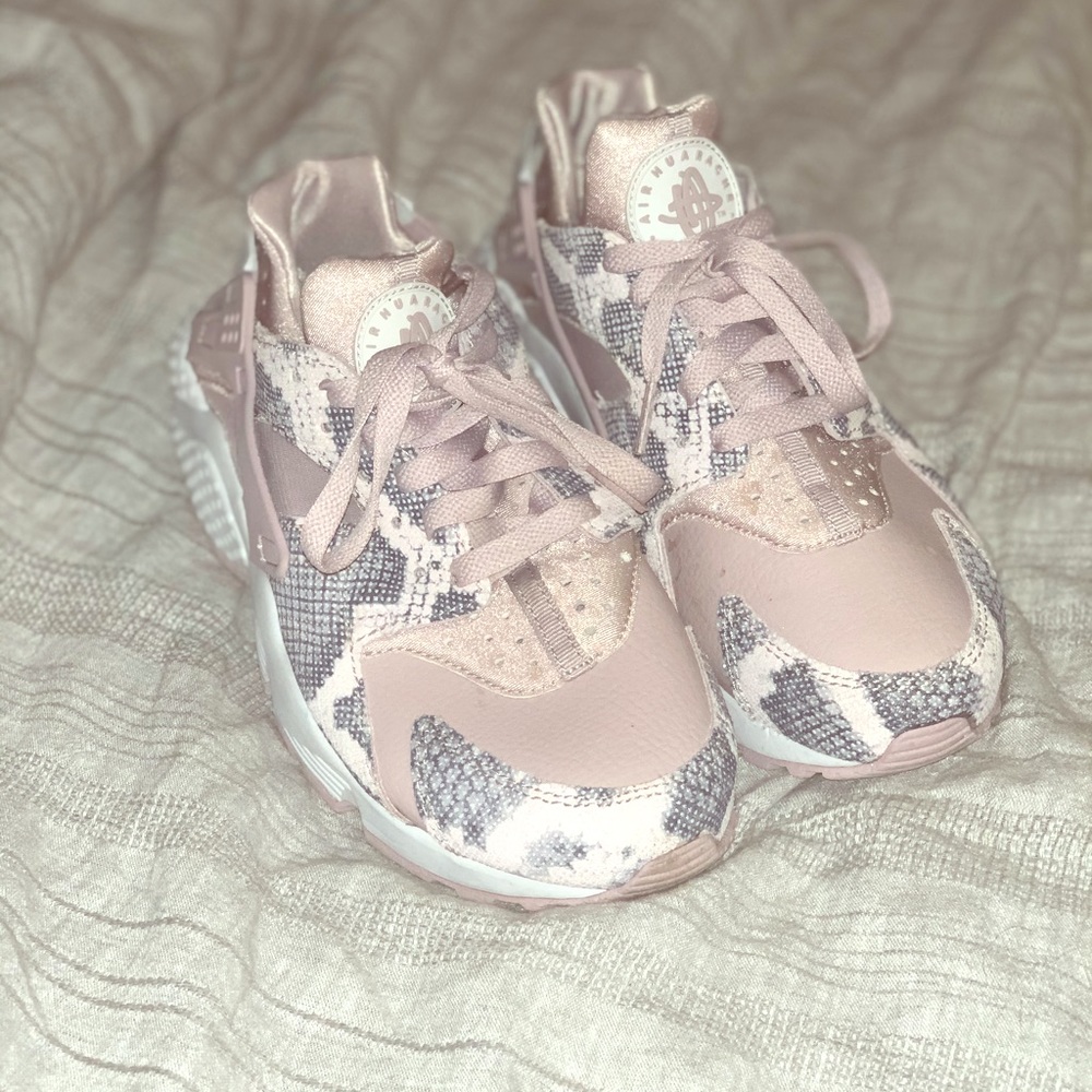 Nike Huaraches Pink Snakeprint Size 8